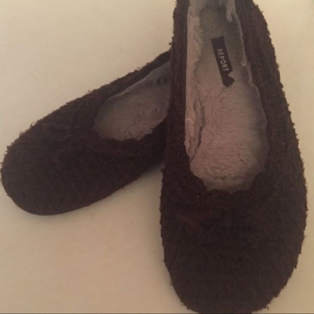 Report size 8 knit flats. Like New! Free Gift!